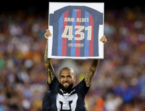 "Barcelona" crushes the team represented by D. Alves in friendly match against Mexico