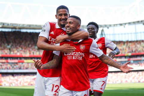 6 goals in the "Arsenal" defeated the "Leicester City" football players at the fiesta