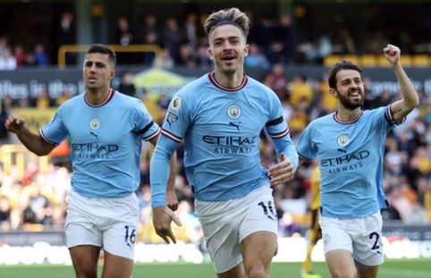 "Manchester City" easily defeated "Wolves" football players away