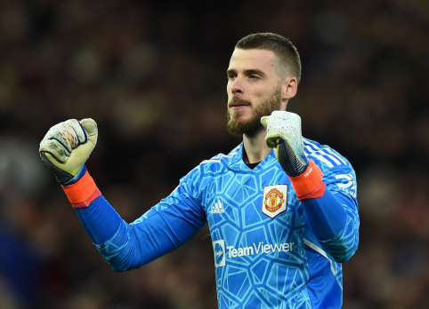 D. De Gea agreed to extend contract with "Man Utd