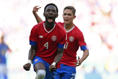 Costa Rica defeats Japanese football players