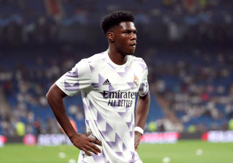 E. ten Hag urges "Man Utd" leaders to acquire A. Tchouameni