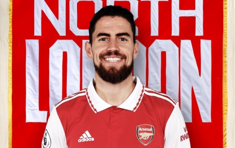 Official: Jorginho from the "Chelsea" team moved to "Arsenal