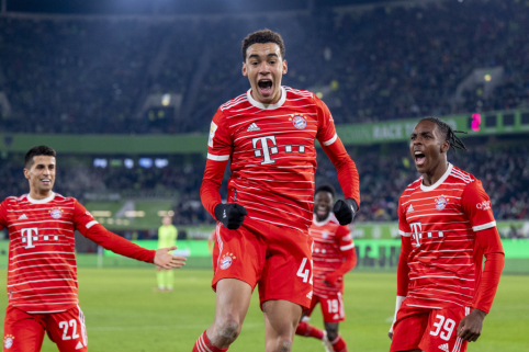 Bayern" dealt with "Wolfsburg" football players on the road