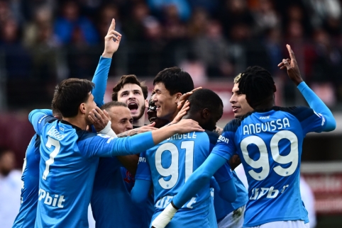 Napoli" easily defeated "Torino" football players