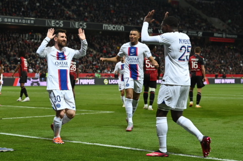 PSG crushes "Ligue 1" outsiders away