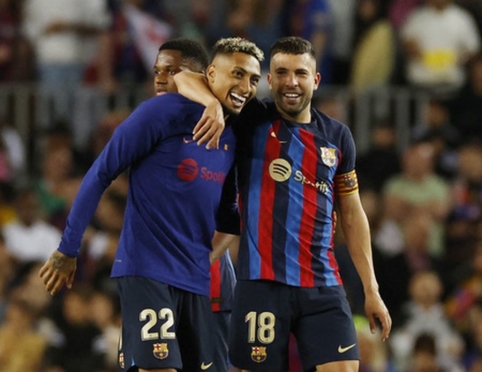 J. Alba seriously considers uniting forces with L. Messi