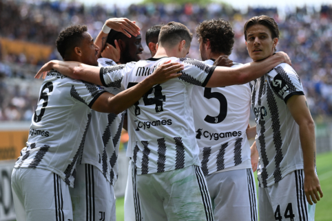 Juventus" defeated "Atalanta" footballers on the road