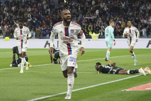 Lyon" dealt with "Monaco" footballers