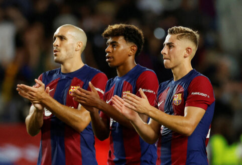 Barcelona" extends contract with young talent