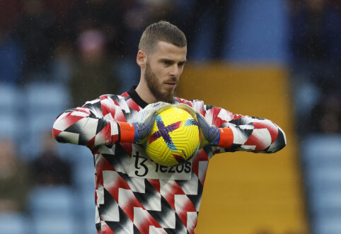 D. De Gea finally receives a worthy offer of attention