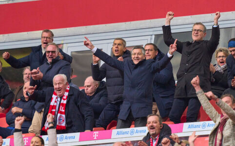 Munich's "Bayern" congratulated Leverkusen's "Bayer" with the won Bundesliga title