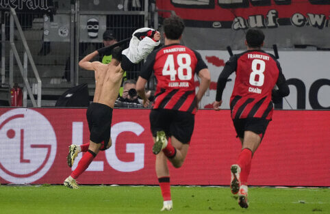 Frankfurt "Eintracht" stands up against "Augsburg" club in the second half