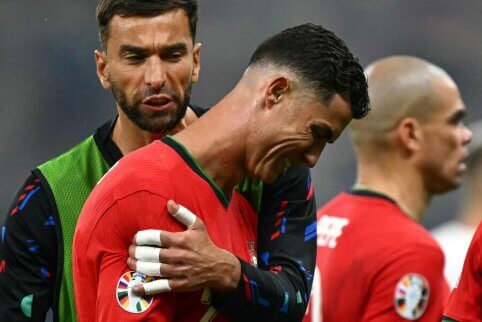 R. Gullit criticized the crying C. Ronaldo