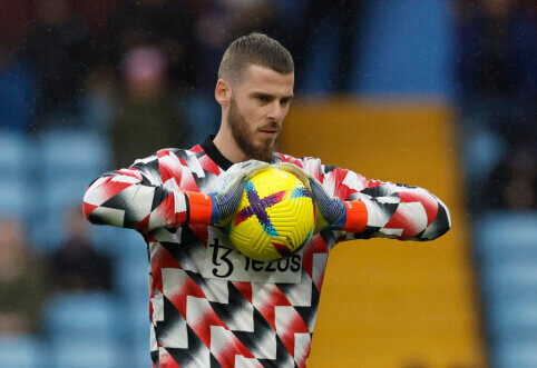 D. De Gea prepares to return to football