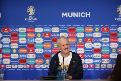 D. Deschamps, who praised Spain, retorted to the journalist: "If you are bored, switch to something else"