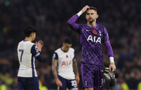 In R. van Nistelrooy's last match, Man Utd celebrated victory while Tottenham unexpectedly fell to Ipswich Town at home.