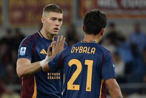 Dybala's double helped Roma eliminate Porto.