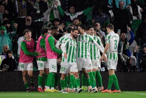 Real Betis knocked down the title-contending Real club