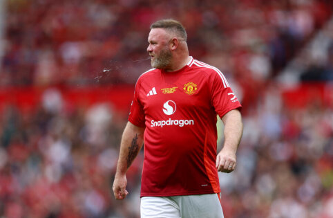 W. Rooney revealed the special case in which A. Ferguson sends him messages.