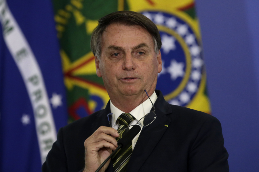 Brazilian president urges to return to the stadiums: "Footballers will not die, they are stronger"