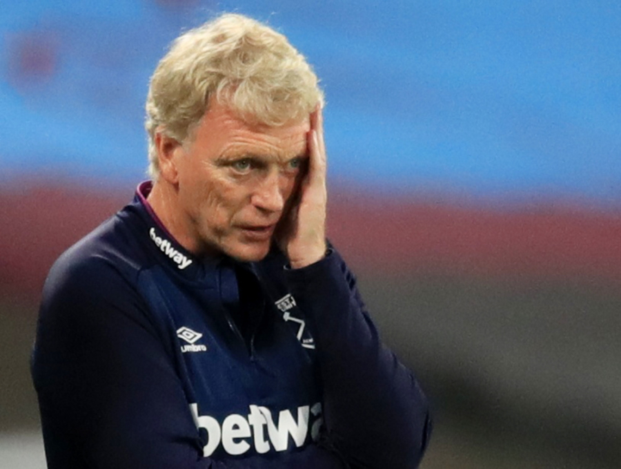 D. Moyes and two other "West Ham" players were forced to leave the stadium just before the match.