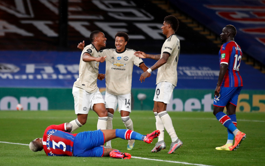 "Manchester United" earned a hard-fought victory against "Crystal Palace"