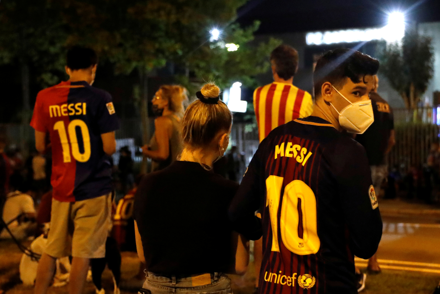 "Barcelona" fans demand the resignation of J. M. Bartomeu