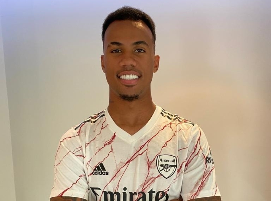 Official: "Arsenal" strengthened by shining midfielder in France