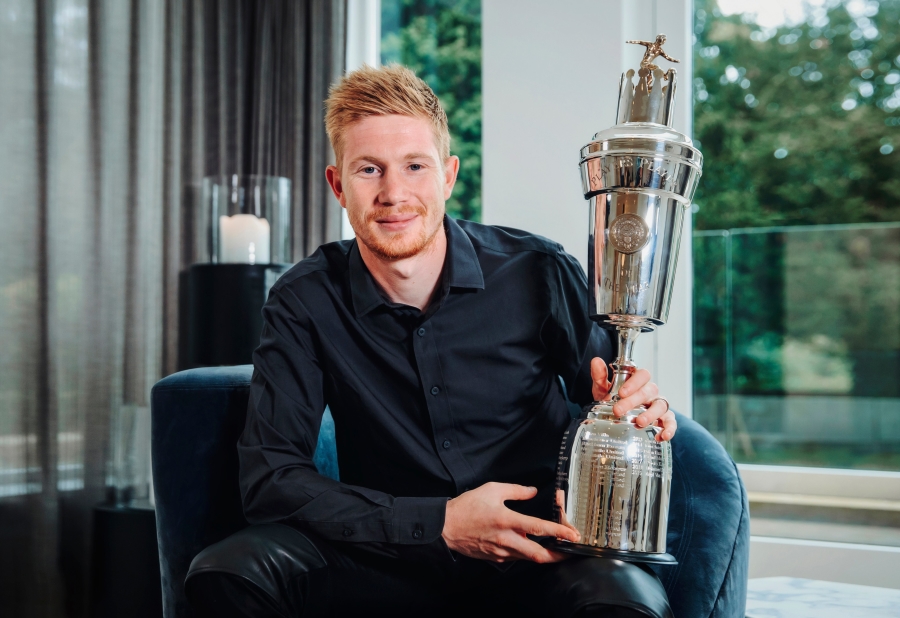 PFA Young Player of the Year awarded to K. De Bruyne, best young player - T. Alexander-Arnold.