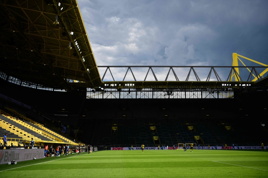 In the first "Borussia" season match - returning spectators to the arena.