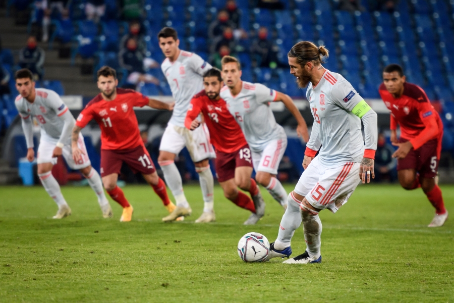 The Spanish ripped the draw with the Swiss, S. Ramos missed two penalties from 11 meters