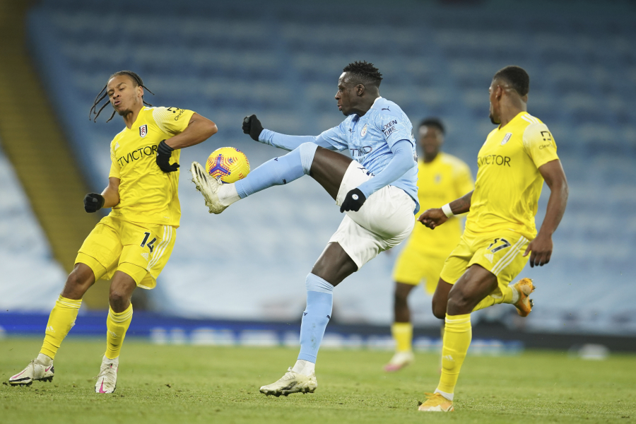 "Man City" dealt with "Fulham" in the first half