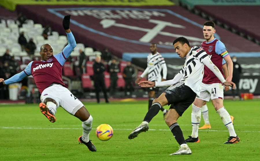 "Man Utd" woke up in the second half of the match and defeated "West Ham"