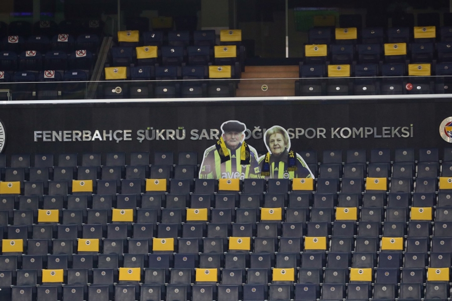 "Fenerbahce" exclusively honored a couple who supported the club for 70 years