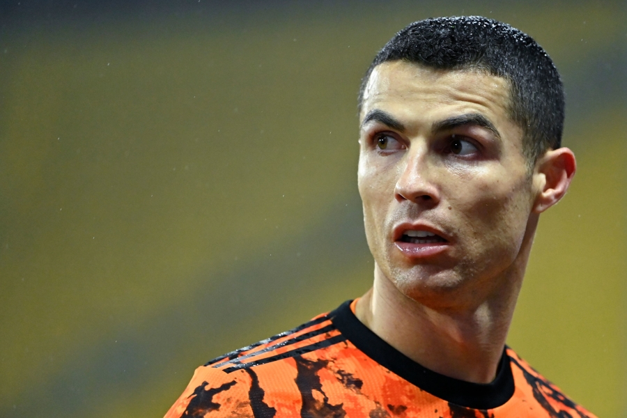 N. Amoruso: C. Ronaldo is afraid of getting hit in the face with a ball