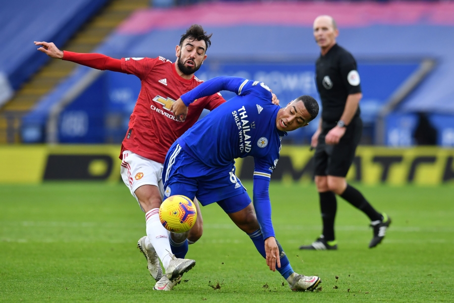 The team "Man Utd", who won the title twice, played a draw with "Leicester".