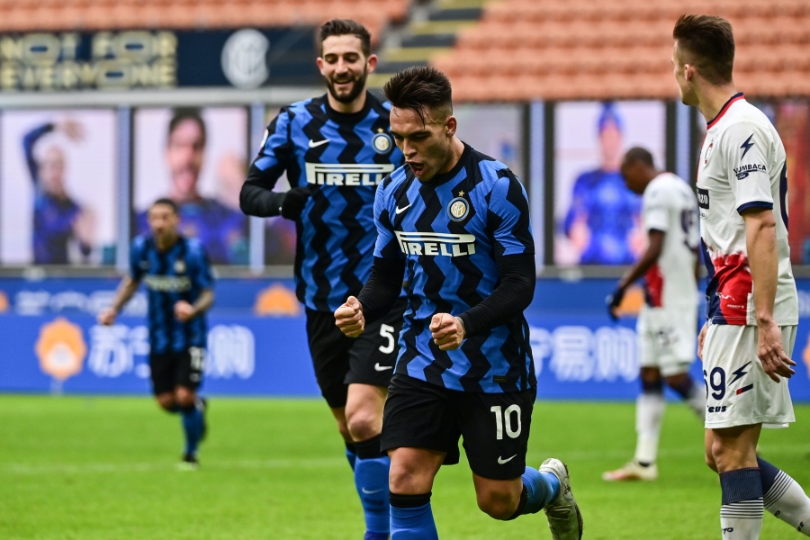 Led by L. Martinez, "Inter" crushes the "Crotone" team