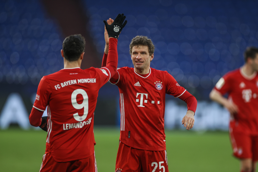 "Bayern" crushed "Schalke" away