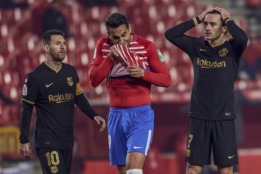 "Barcelona" woke up at the end of the match and beat "Granada" only after extra time.