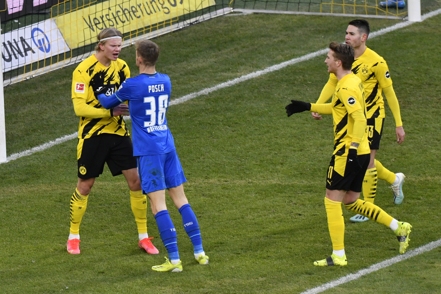 "Borussia" narrowly escaped defeat at the end of the match