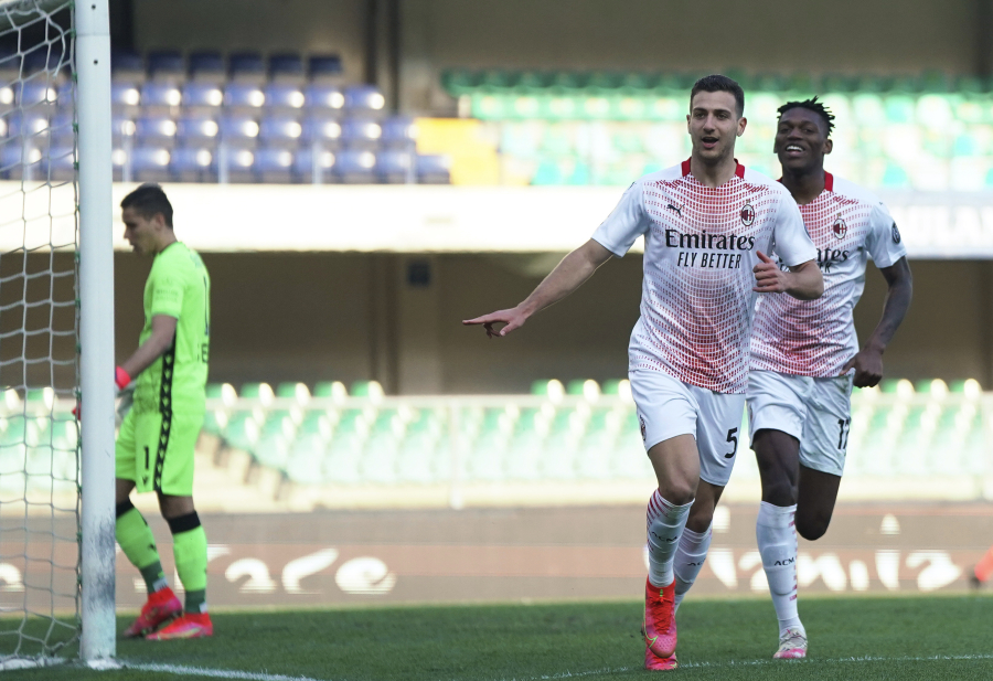 "AC Milan" defeated "Verona"