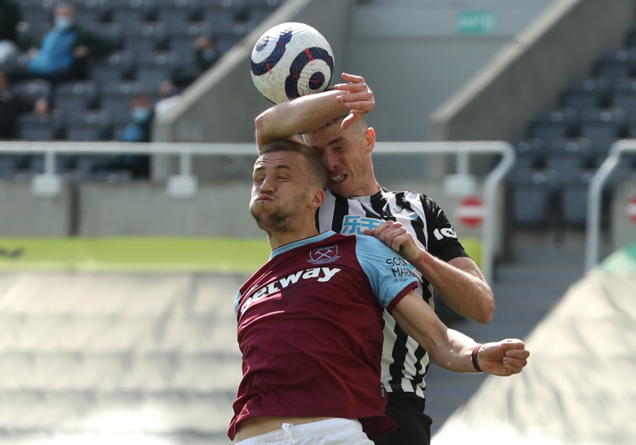 "Newcastle" crushes "West Ham" team