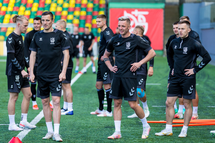 The Lithuanian national team raised a white flag against Estonia