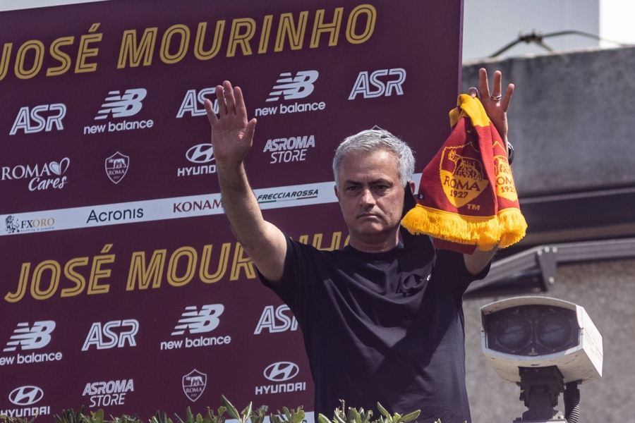 In his debut match with Roma, J. Mourinho's team scored as many as 10 goals against their opponents