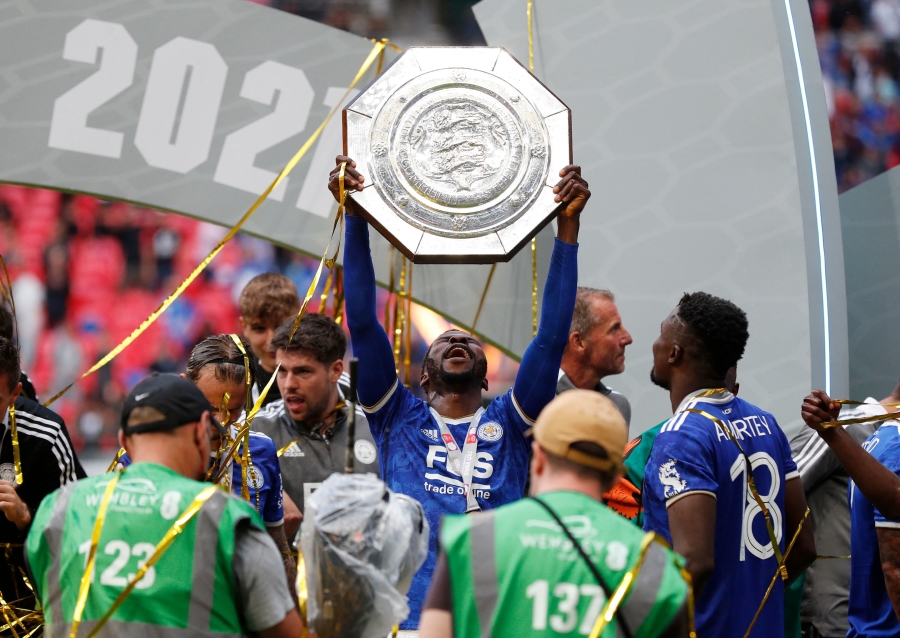 "Leicester" won the "Community Shield" trophy