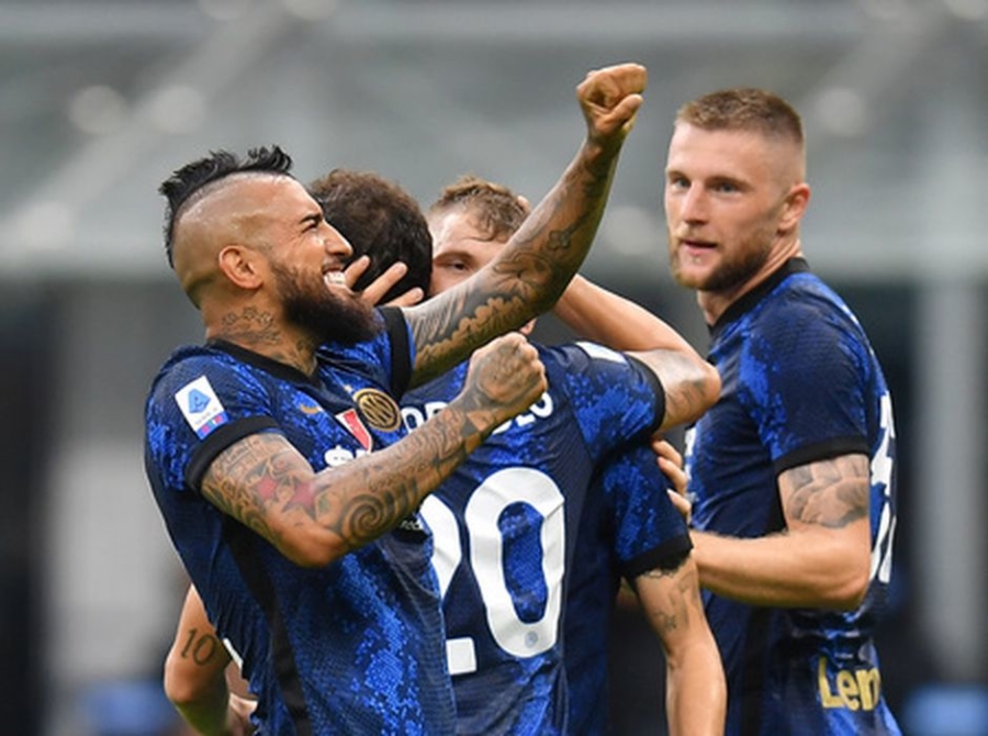 "Inter" started their defense of the title by crushing the "Genoa" team.