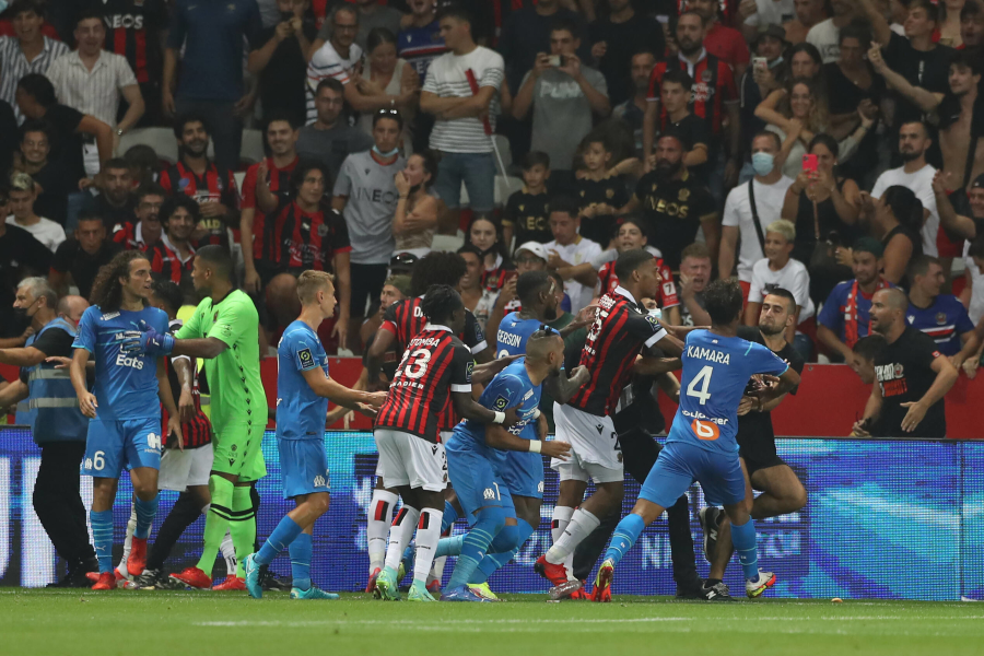 Fans who broke into the square interrupted the meeting of teams "Nice" and "Marseille"