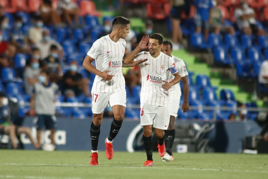 E. Lamelos goal in the last minutes secured the victory for "Sevilla"