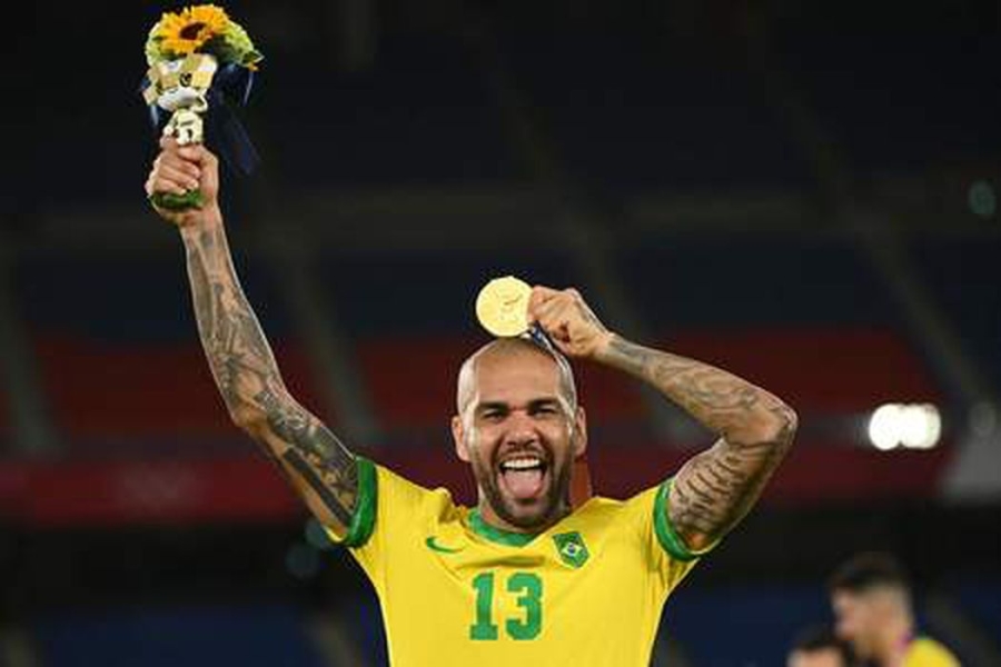 Official: D. Alves chooses a new club